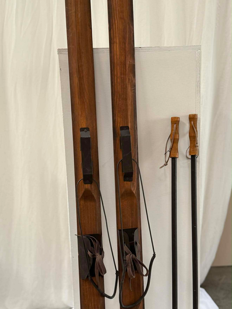 Paire de skis + bâtons