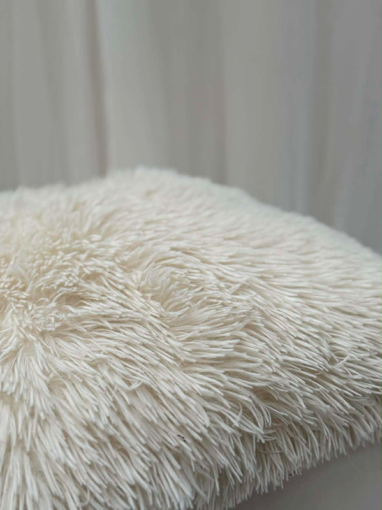 Coussin blanc à franges