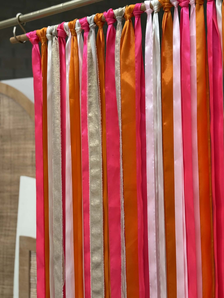 Suspension ruban rose coloré