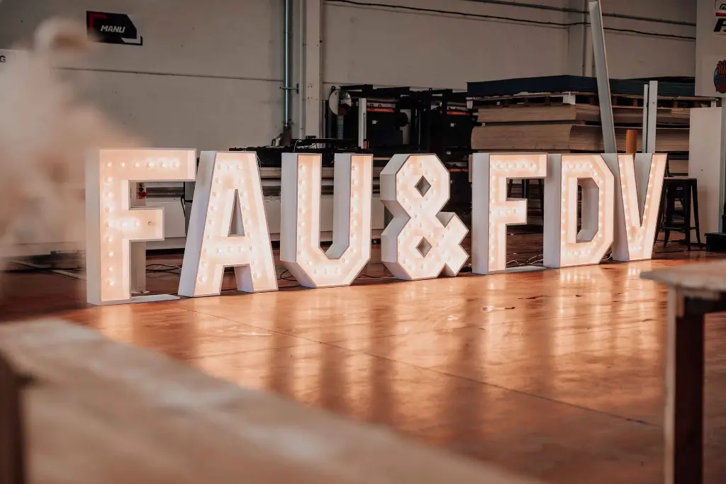 Lettres lumineuses