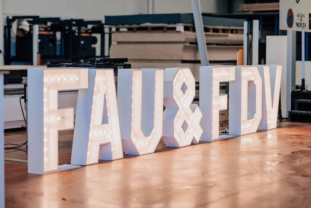 Lettres lumineuses