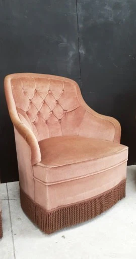 FAUTEUIL CAPITONNÉ VELOURS VIEUX ROSE