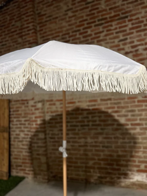 PARASOL BLANC À FRANGES