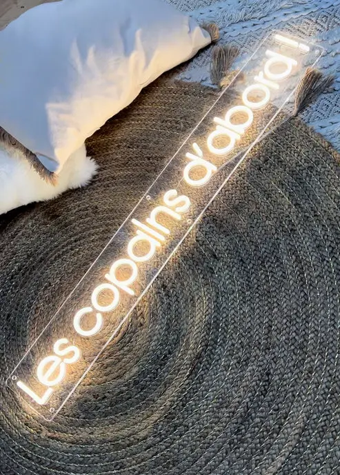 NÉON LES COPAINS D'ABORD