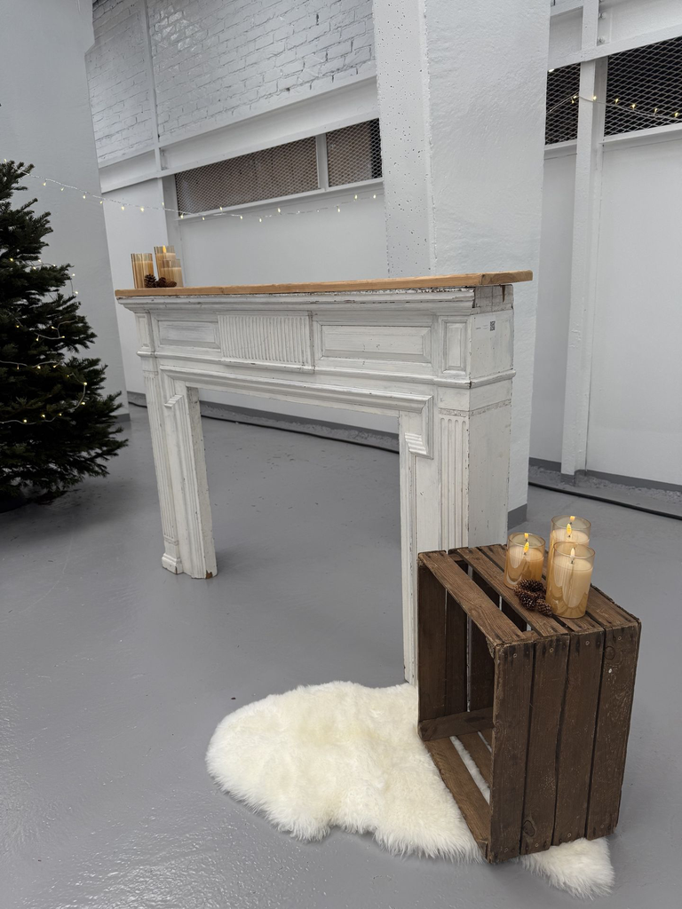 Manteau de cheminée blanc et bois