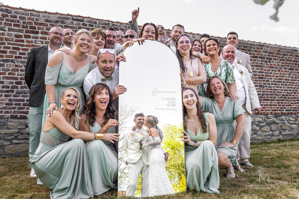 Miroir doré sur pied