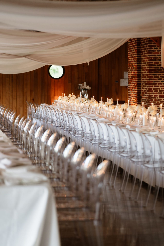 Chaise médaillon transparente