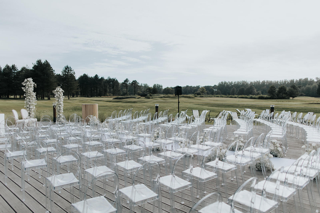 Chaise médaillon transparente