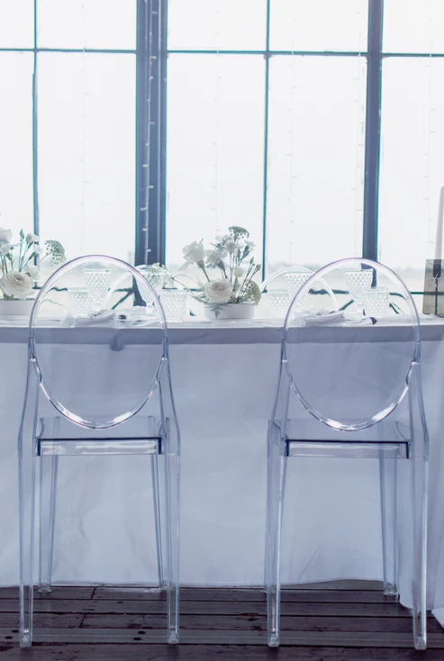 CHAISE MÉDAILLON TRANSPARENTE