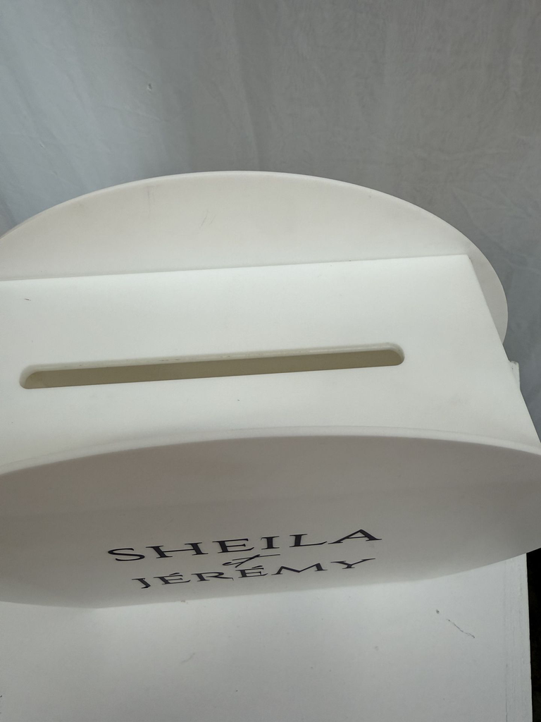 Urne moderne blanche