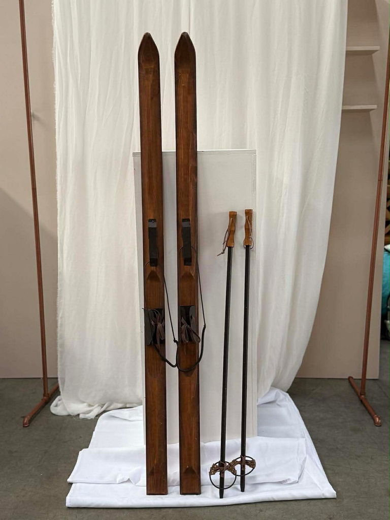 Paire de skis + bâtons