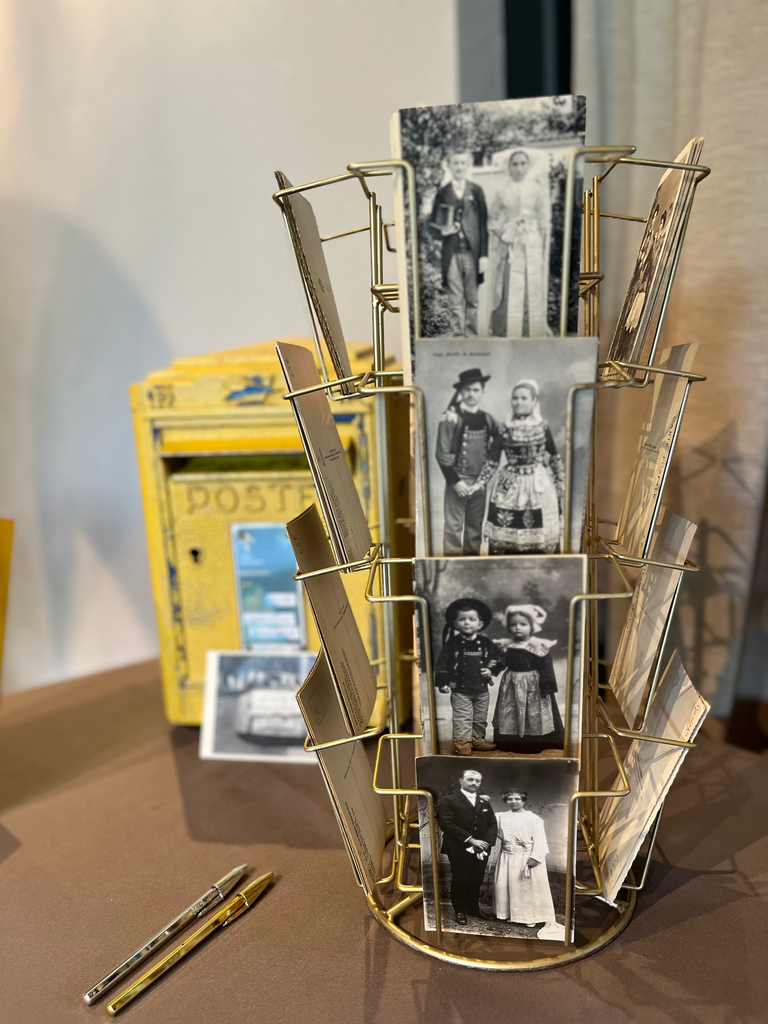 Présentoir cartes postales à poser