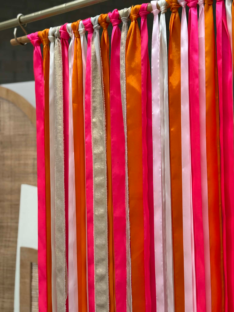 Suspension ruban rose coloré